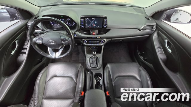 Hyundai i30 2018 — photo 10