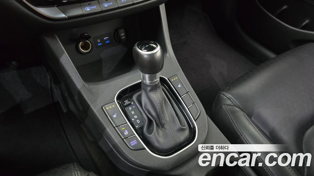 Hyundai i30 2018 — photo 12