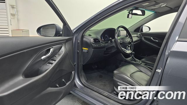 Hyundai i30 2018 — photo 13