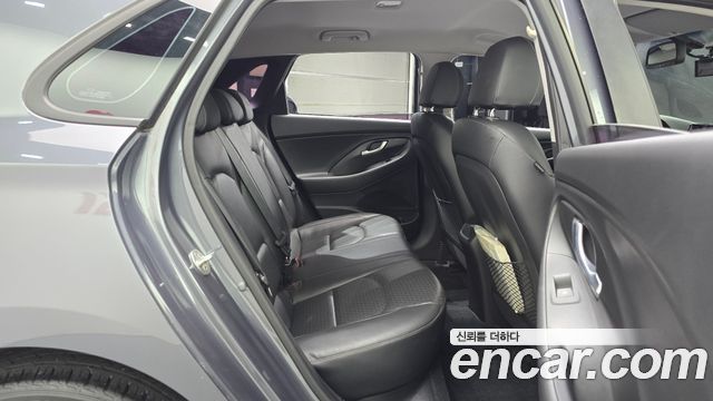 Hyundai i30 2018 — photo 17