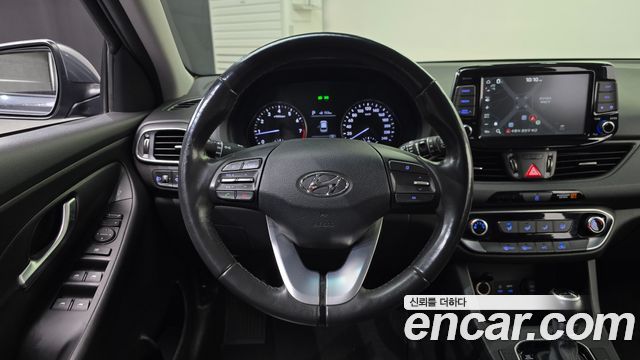 Hyundai i30 2018 — photo 19