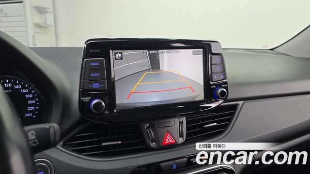 Hyundai i30 2018 — photo 21