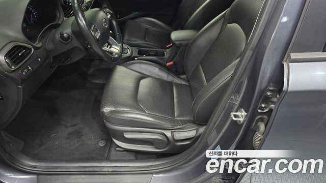 Hyundai i30 2018 — photo 24