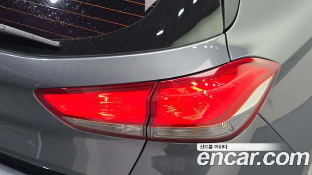 Hyundai i30 2018 — photo 9