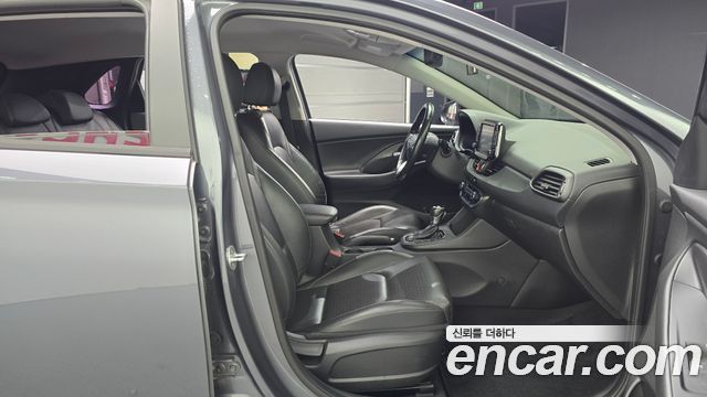 Hyundai i30 2018 — photo 16