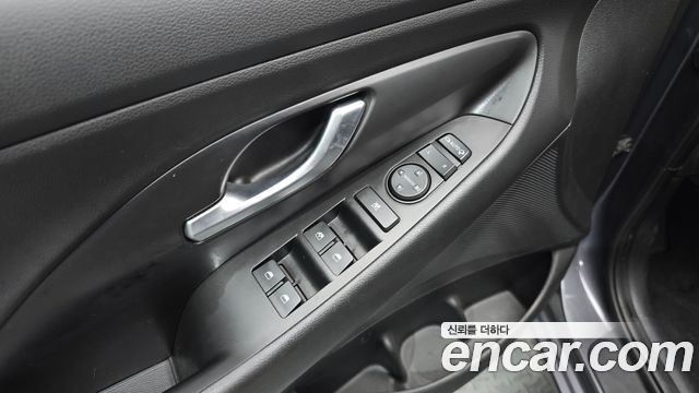 Hyundai i30 2018 — photo 29
