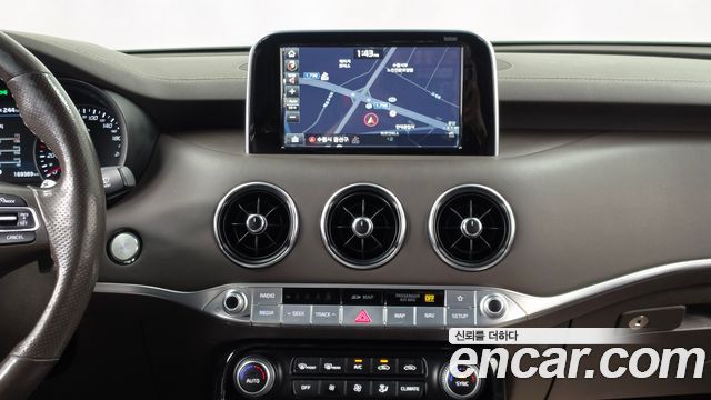 Kia Stinger 2018 — photo 14