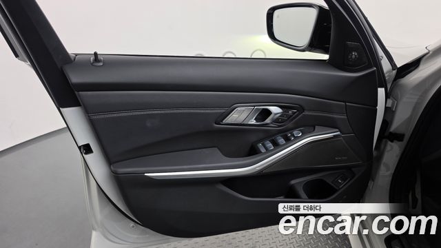 BMW 3-Series 2025 — photo 14