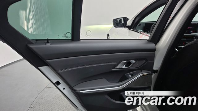 BMW 3-Series 2025 — photo 15