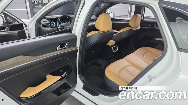 Kia K5 2022 — photo 17