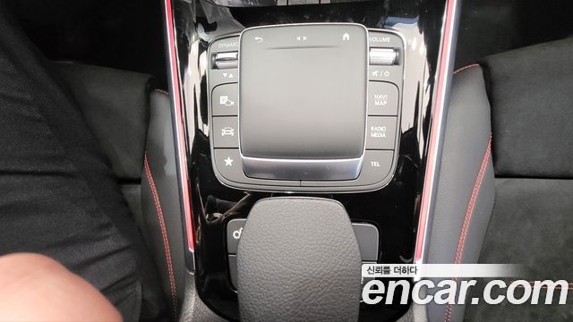 Mercedes-Benz GLB-Class 2022 — photo 9