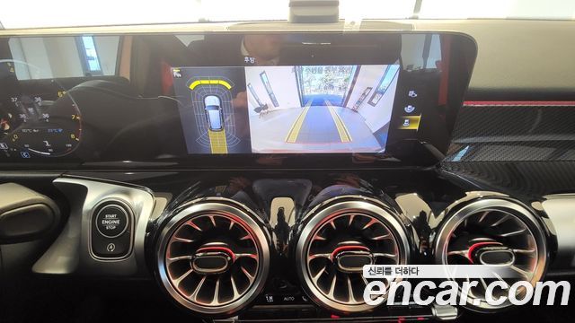 Mercedes-Benz GLB-Class 2022 — photo 14