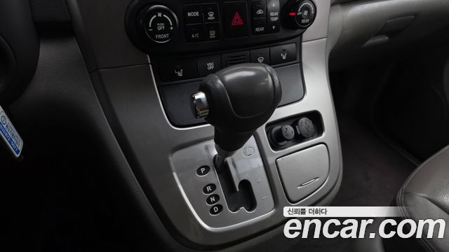 Kia Canival 2012 — photo 9
