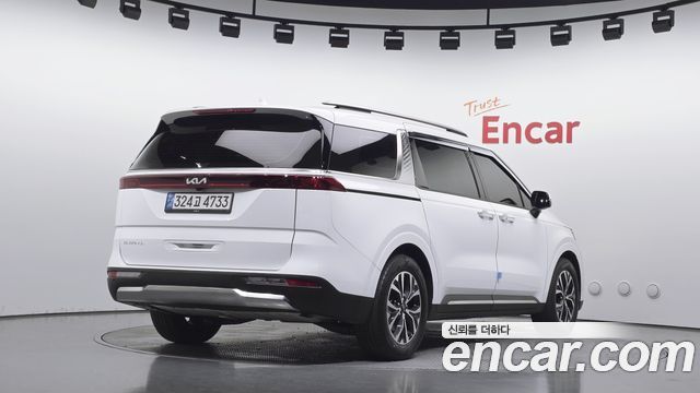 Kia Canival 2023 — photo 2
