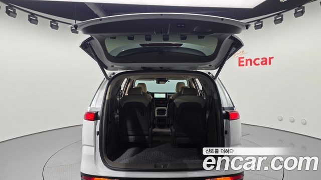 Kia Canival 2023 — photo 24