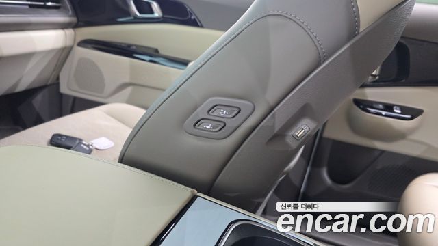 Kia Canival 2023 — photo 25