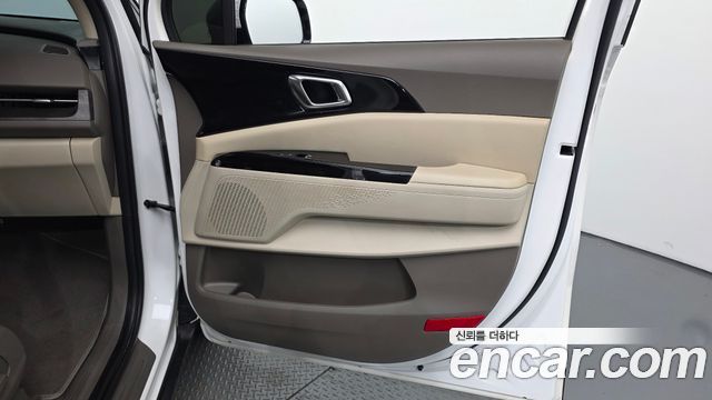 Kia Canival 2023 — photo 14