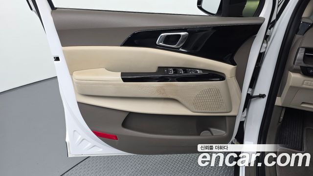 Kia Canival 2023 — photo 15
