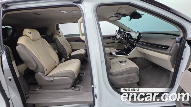 Kia Canival 2023 — photo 16