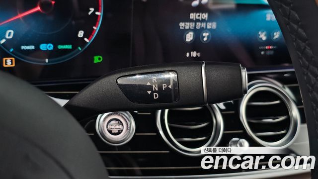 Mercedes-Benz E-Class 2021 — photo 12