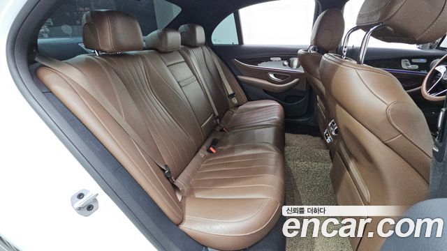 Mercedes-Benz E-Class 2021 — photo 18