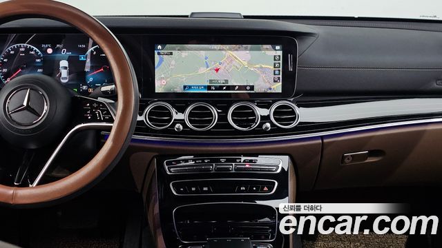 Mercedes-Benz E-Class 2021 — photo 20