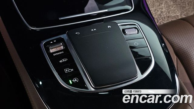 Mercedes-Benz E-Class 2021 — photo 24