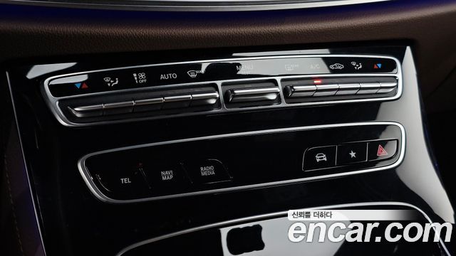 Mercedes-Benz E-Class 2021 — photo 25