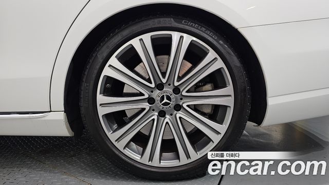 Mercedes-Benz E-Class 2021 — photo 7