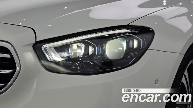 Mercedes-Benz E-Class 2021 — photo 8