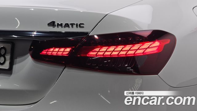 Mercedes-Benz E-Class 2021 — photo 9