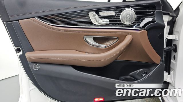 Mercedes-Benz E-Class 2021 — photo 14