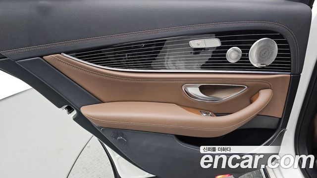 Mercedes-Benz E-Class 2021 — photo 15