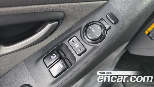 Hyundai Starex 2021 — photo 11