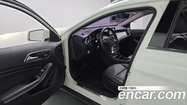 Mercedes-Benz GLA-Class 2015 — photo 10