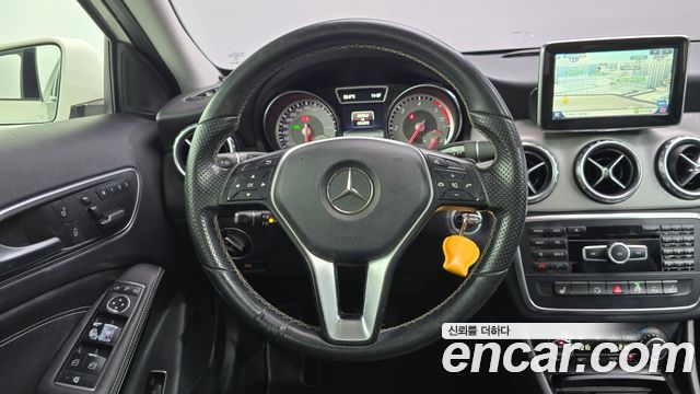 Mercedes-Benz GLA-Class 2015 — photo 12