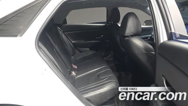 Hyundai AVANTE 2023 — photo 18