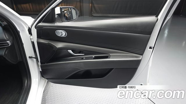 Hyundai AVANTE 2023 — photo 14