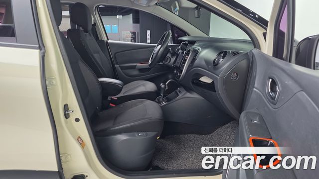Renault Korea QM3 2016 — photo 11