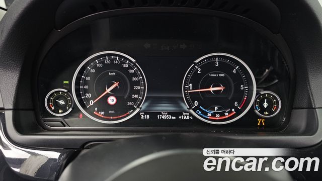 BMW 5-Series 2016 — photo 8