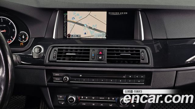 BMW 5-Series 2016 — photo 14