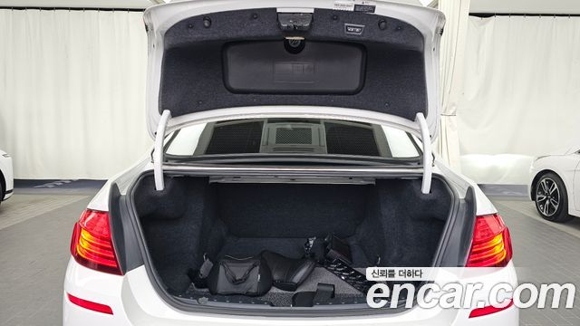 BMW 5-Series 2016 — photo 20