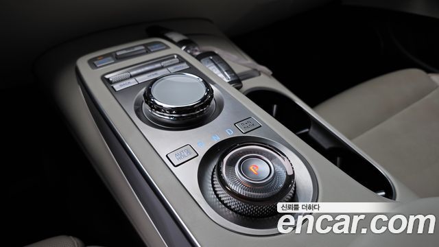 Genesis GV70 2022 — photo 12