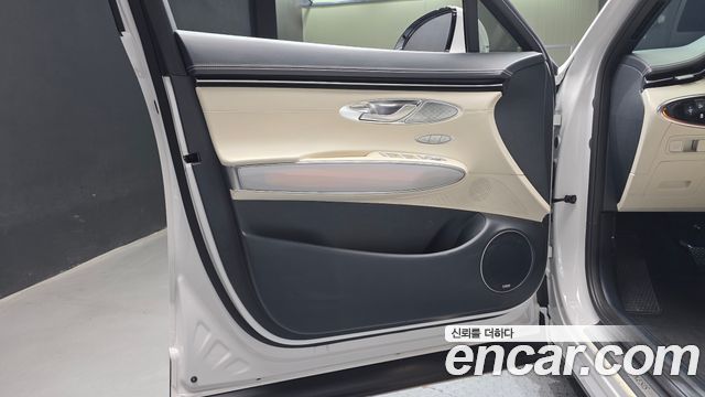 Genesis GV70 2022 — photo 14