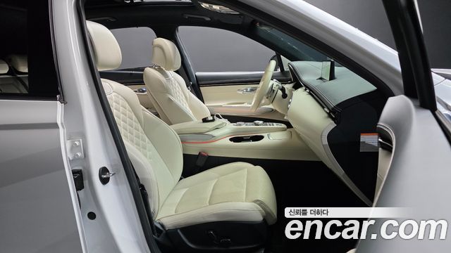 Genesis GV70 2022 — photo 16