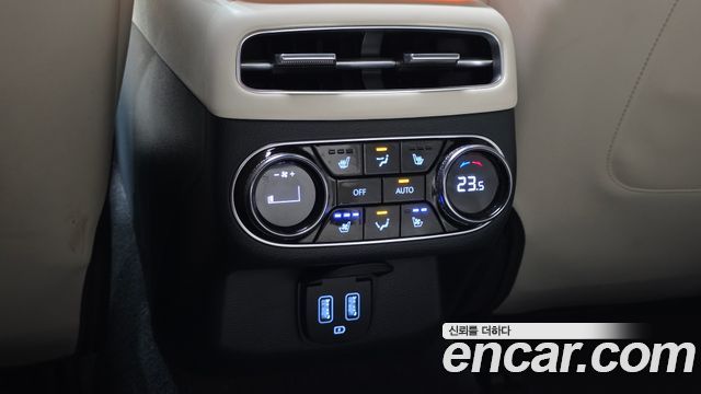Genesis GV70 2022 — photo 29