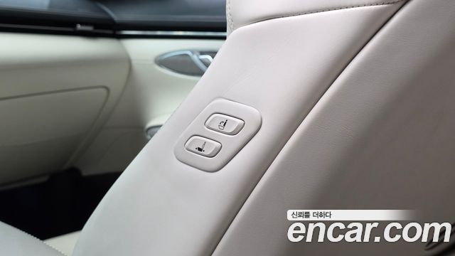Genesis GV70 2022 — photo 32