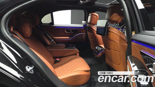 Mercedes-Benz S-Class 2023 — photo 18