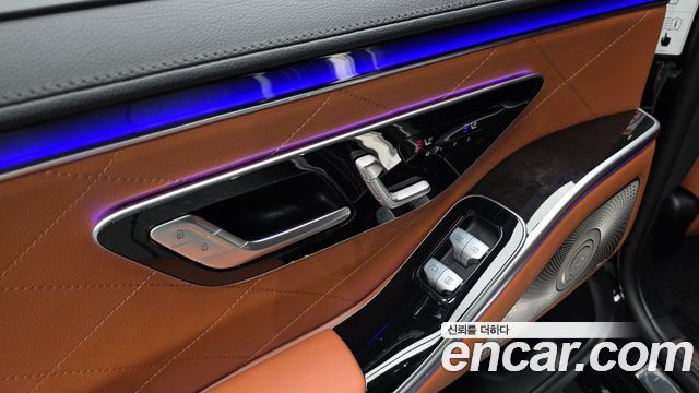 Mercedes-Benz S-Class 2023 — photo 36