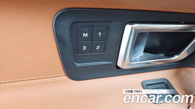 Land Rover Discovery Sport 2016 — photo 17